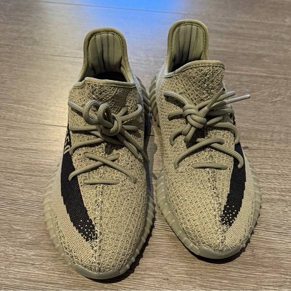 ✨Host pick✨adidas Yeezy Boost 350 V2 - Picture 3 of 7